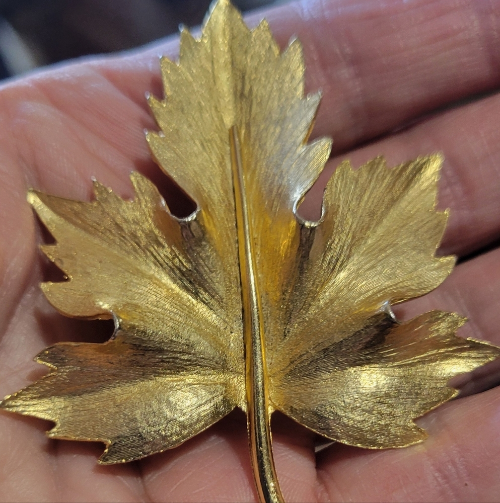 Sphinx Gold Leaf Brooch